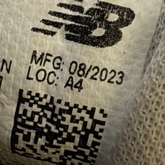 Women's New Balance 327 Moonbeam Size 8 Worn Sneakers with some wear and tear - Picture 13 of 16